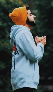 man wearing bonnet and hoodie